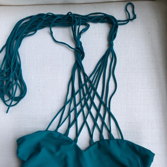 Bikini Top. Size Medium - ONE SIZE FITS ALL - Picture 3 of 4